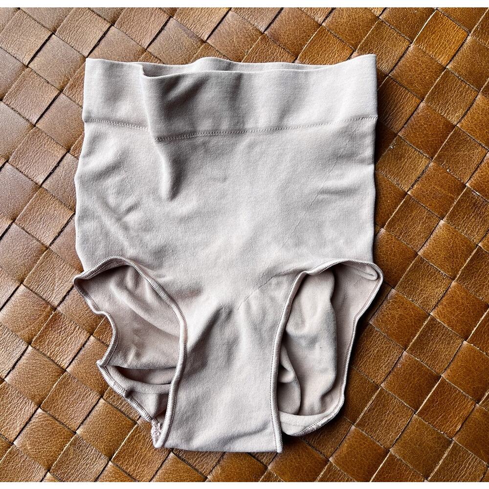 NEW SKIMS Mid Rise Brief‎ Size XXS/XS Tan